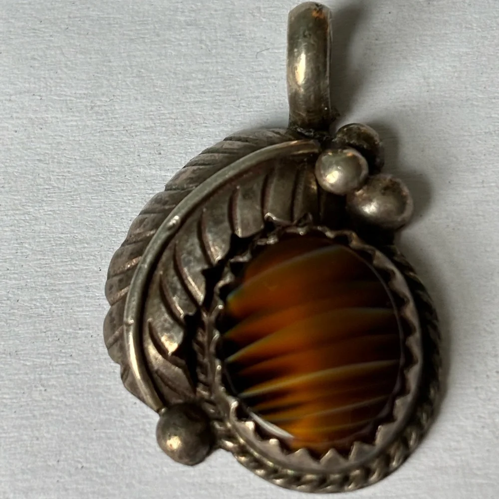 Vintage Navajo 925 Sterling Silver Banded Agate With Feather - Picture 3 of 5